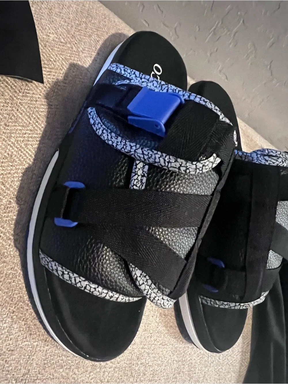 DRACO Men's Black Mesh-Strap Slide Sandals